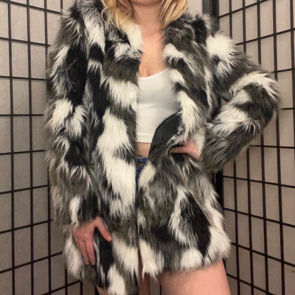cute black & white fur coat.